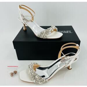Badgley Mischka Embellished Evening Sandals Heels Soft White Size 6 NIB